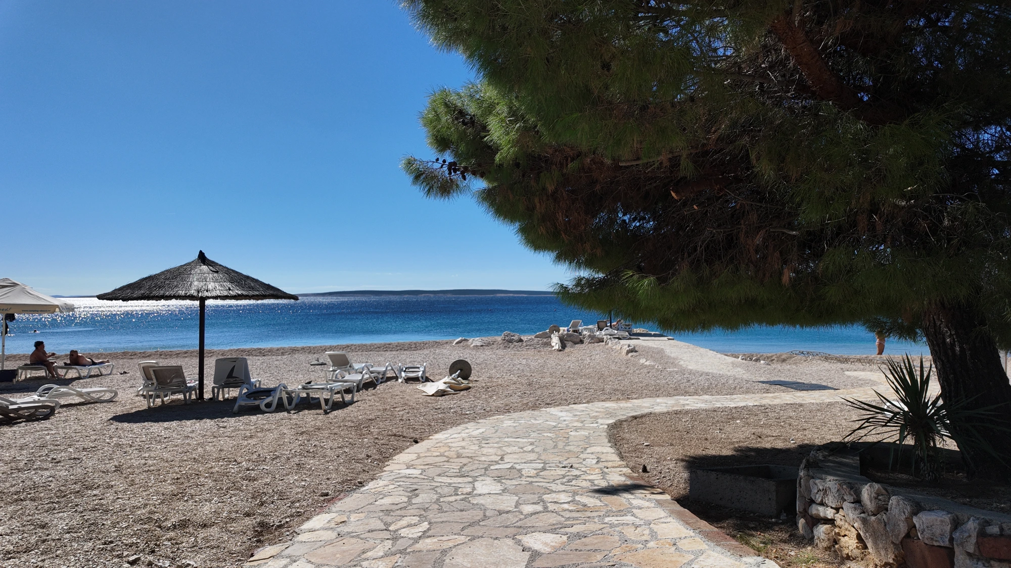CAROFIT Fitness Retreat Kroatien 2027 – Strand & Unterkunft in Šimuni
